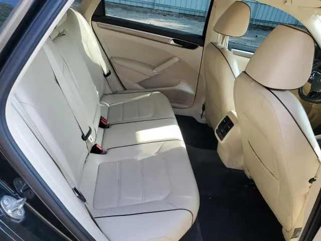 2016 VOLKSWAGEN PASSAT SE  
