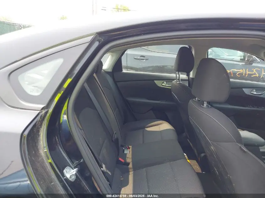 2023 KIA FORTE LXS