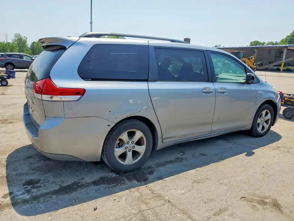 2011 TOYOTA SIENNA LE  