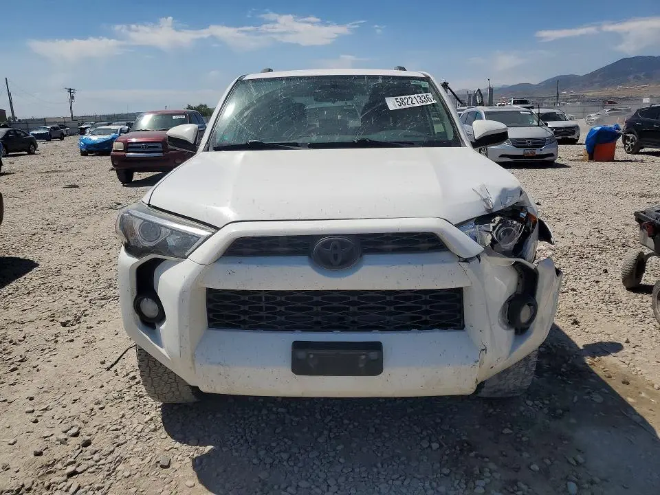 2017 TOYOTA 4RUNNER SR5  