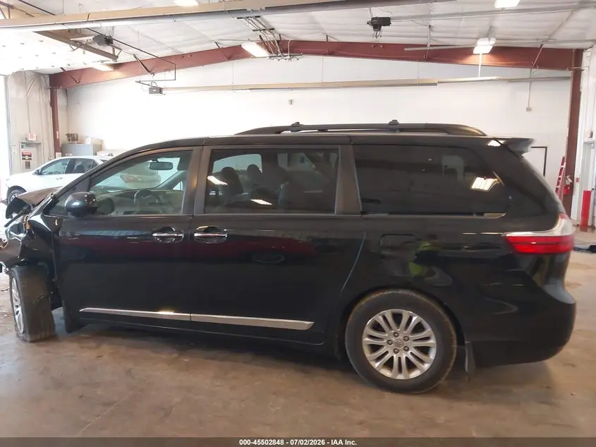 2016 TOYOTA SIENNA XLE 8 PASSENGER
