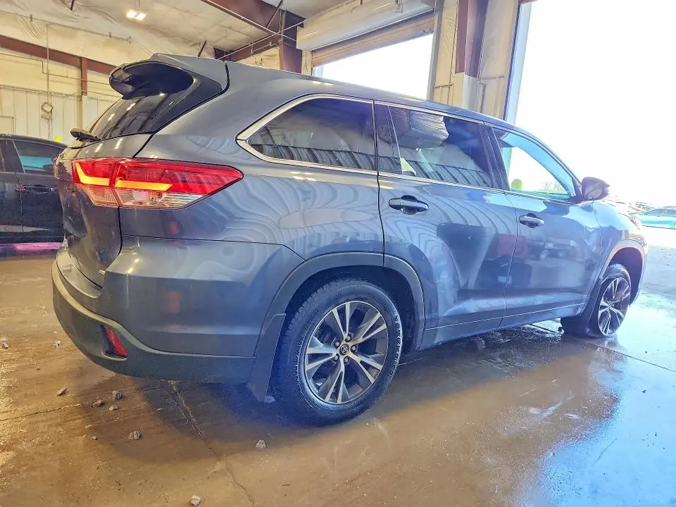 2018 TOYOTA HIGHLANDER LE  
