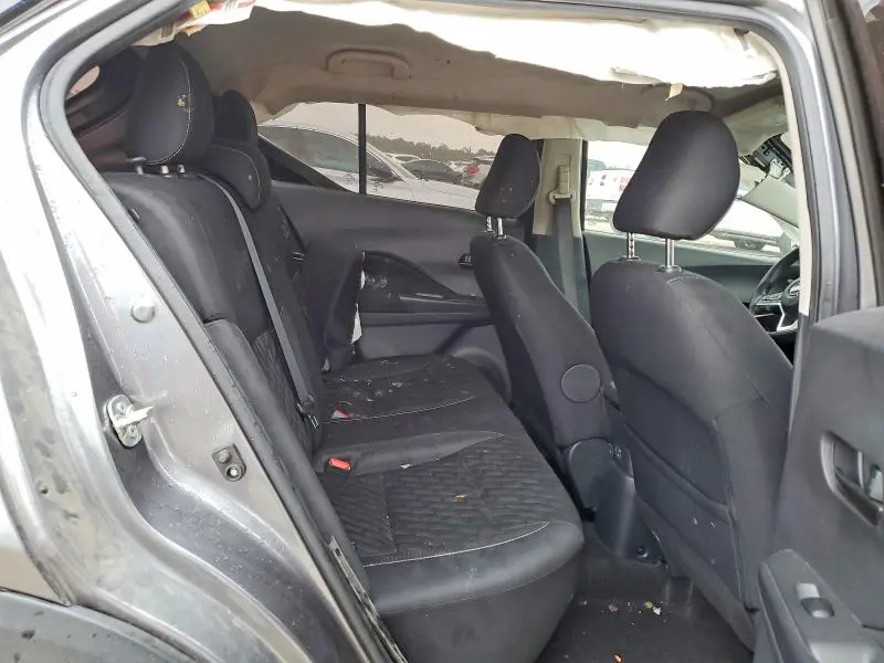 2021 NISSAN KICKS S  