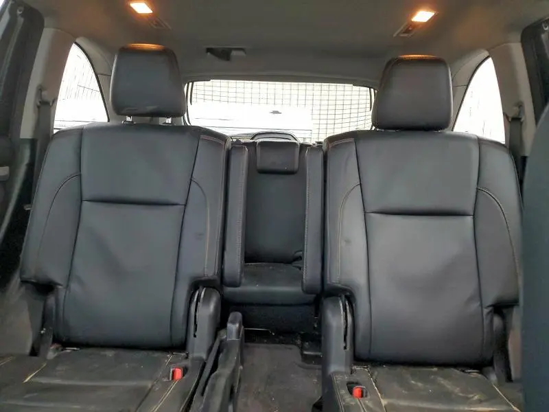 2017 TOYOTA HIGHLANDER SE  