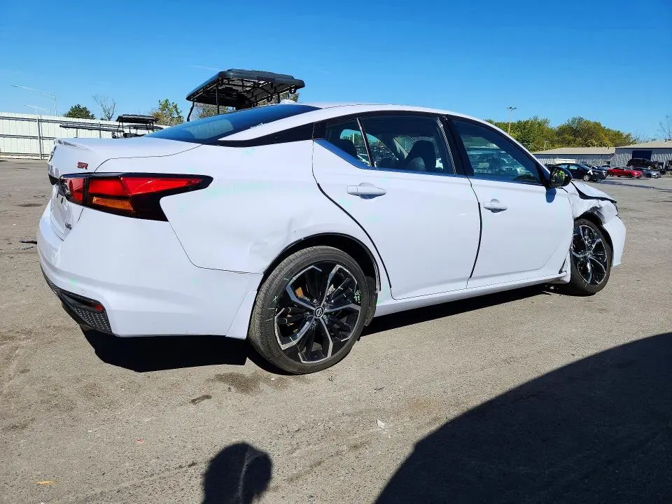 2024 NISSAN ALTIMA SR  