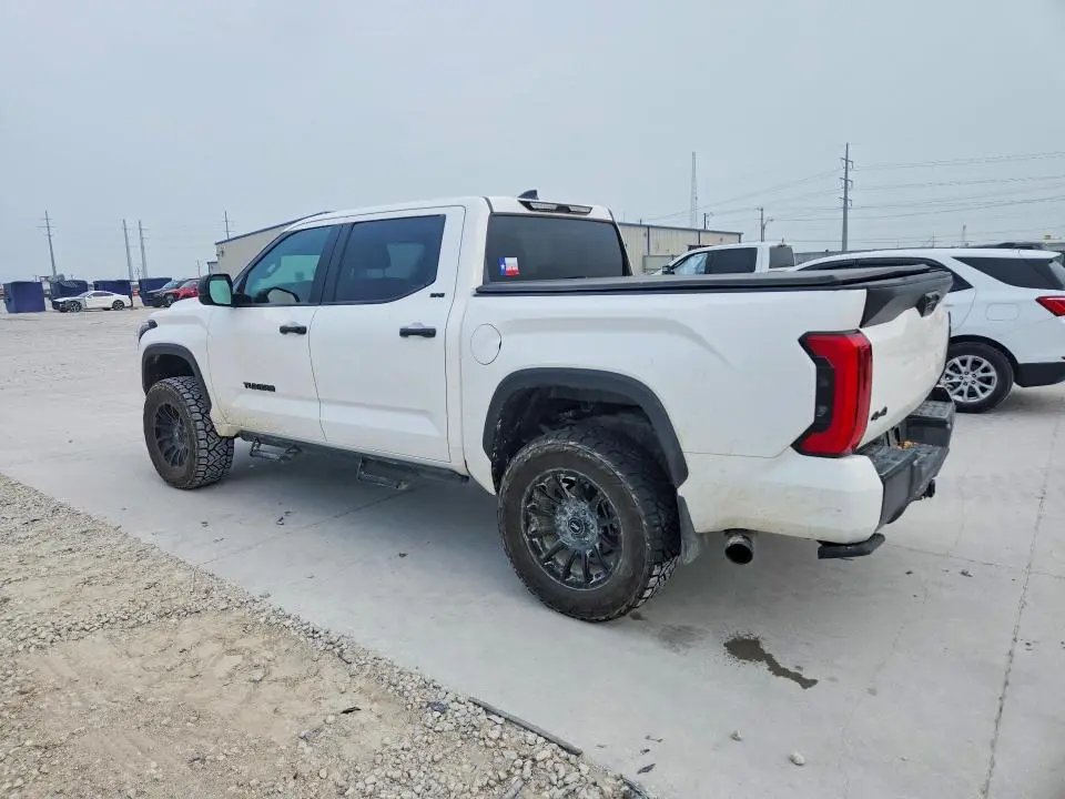 2024 TOYOTA TUNDRA SR5  