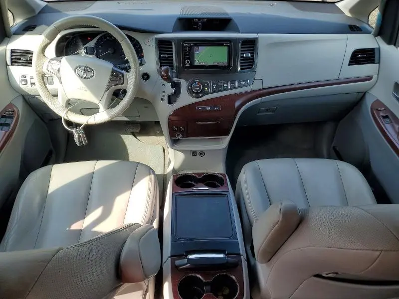 2014 TOYOTA SIENNA XLE 7-PASSENGER  