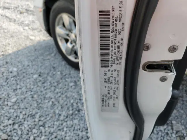 2016 RAM 1500 SLT  