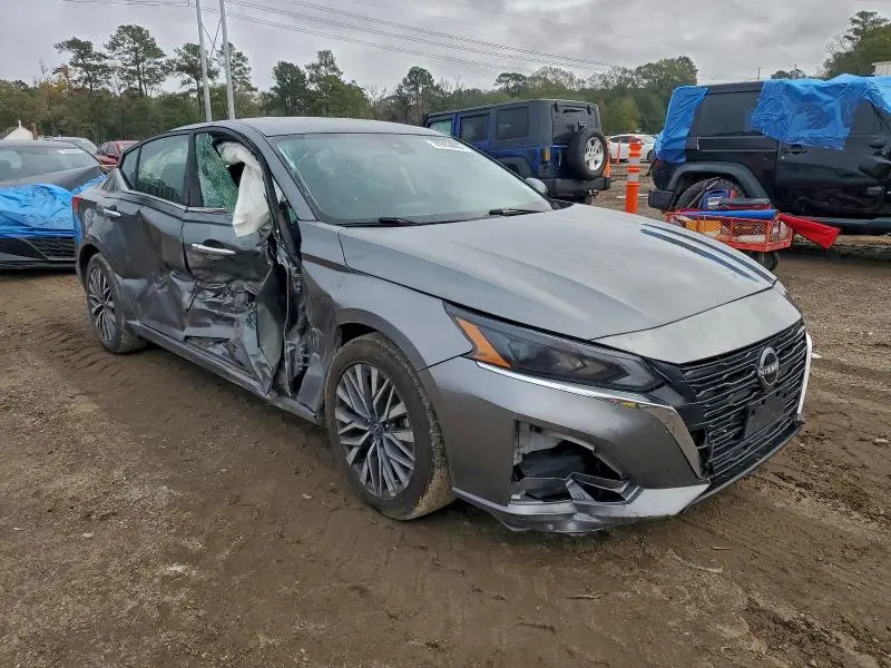 2023 NISSAN ALTIMA SV  