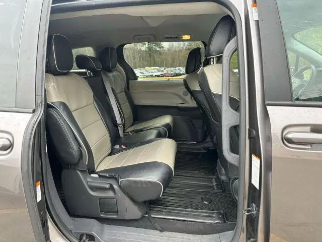 2022 TOYOTA SIENNA LE  