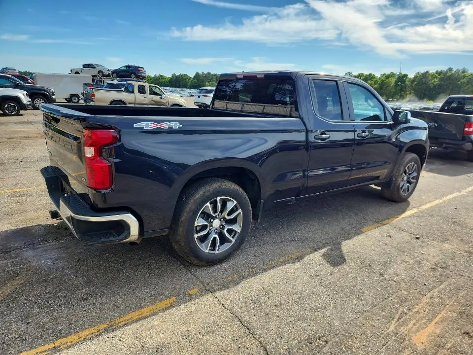 2023 CHEVROLET SILVERADO K1500 LT  