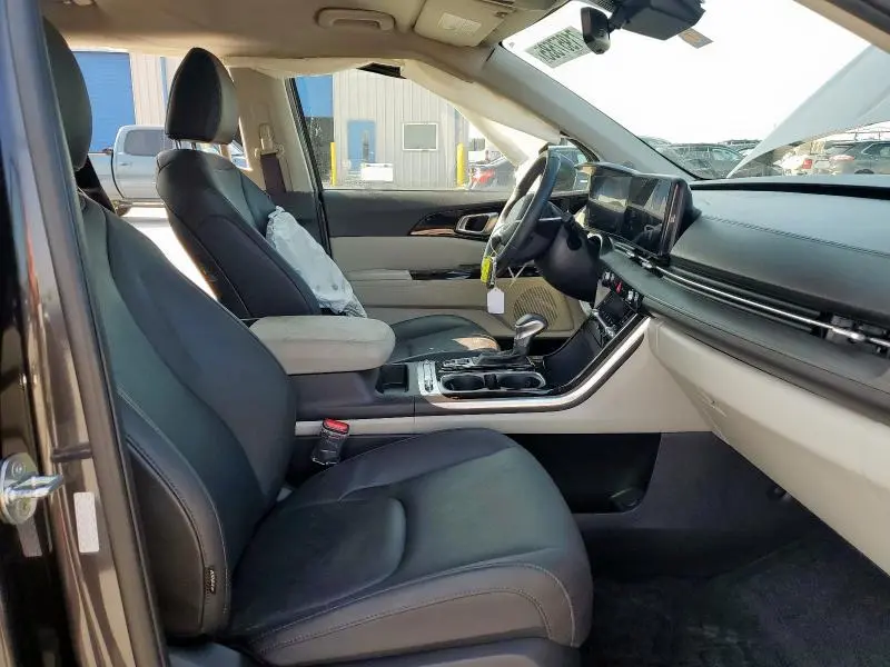 2023 KIA CARNIVAL SX  