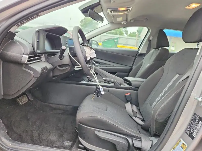 2024 HYUNDAI ELANTRA SE  