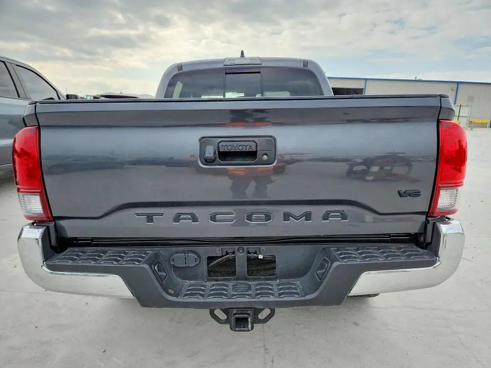 2022 TOYOTA TACOMA SR5 V6  