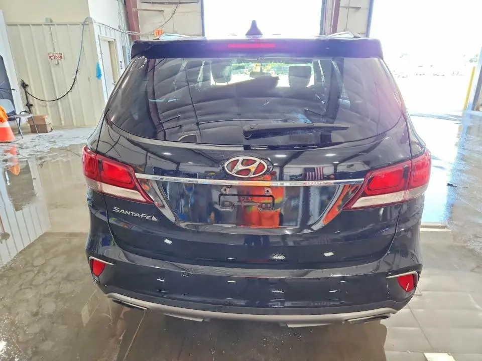2018 HYUNDAI SANTA FE SE  