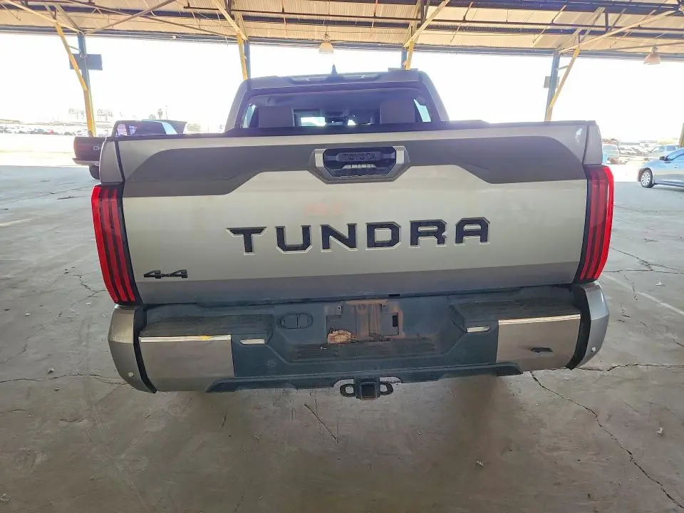 2024 TOYOTA TUNDRA SR5  