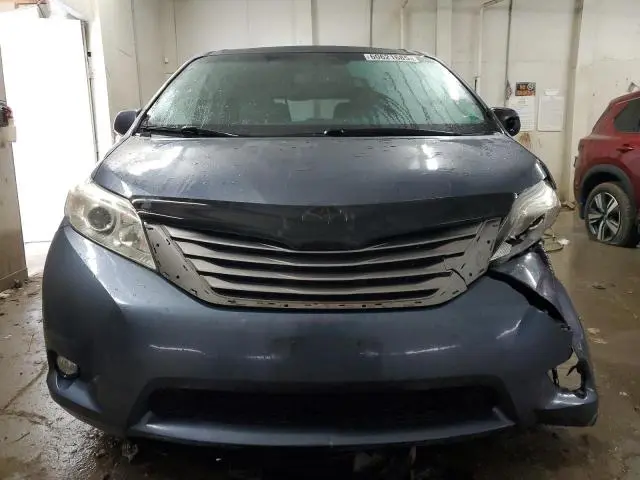 2015 TOYOTA SIENNA XLE  