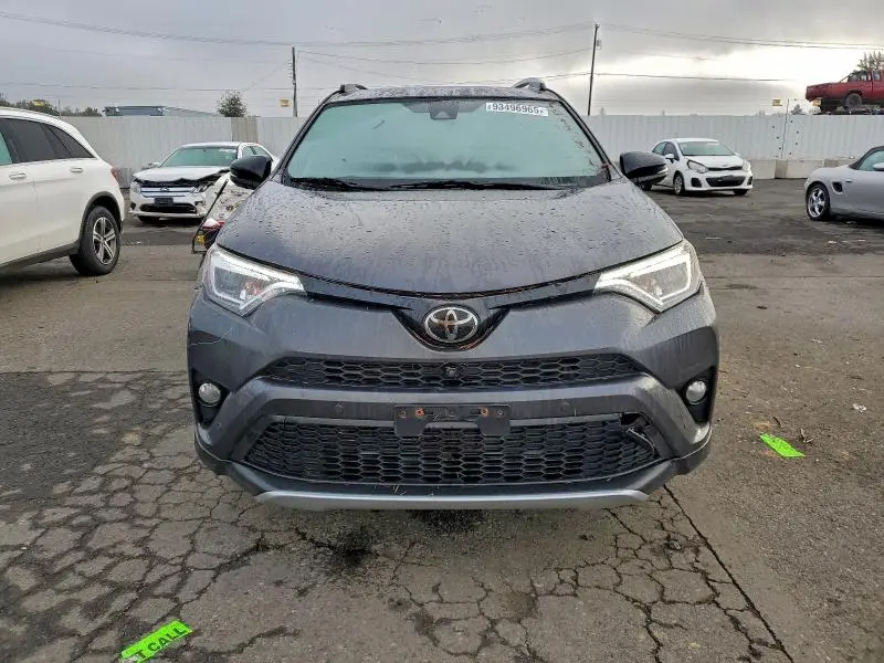 2016 TOYOTA RAV4 SE  