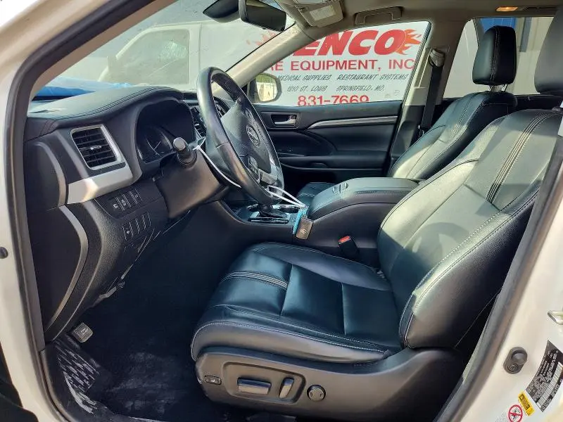 2017 TOYOTA HIGHLANDER SE  