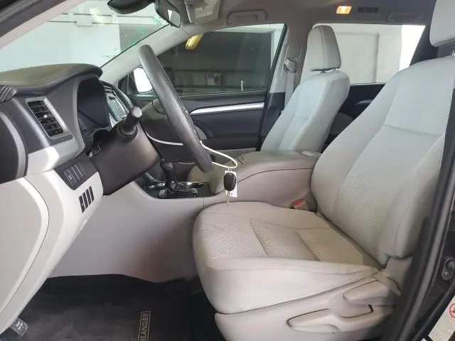 2017 TOYOTA HIGHLANDER LE  
