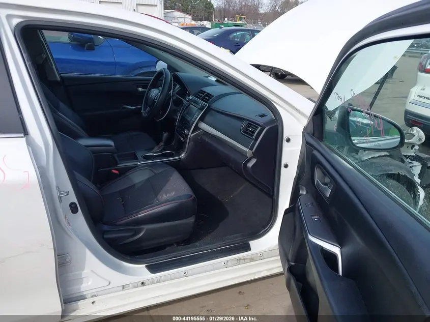 2016 TOYOTA CAMRY SE