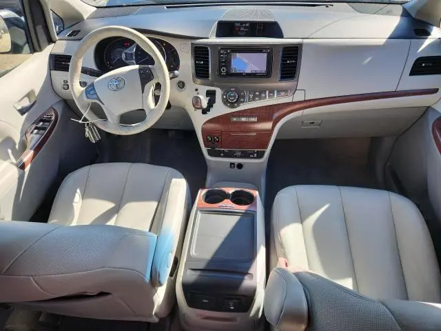 2014 TOYOTA SIENNA XLE  