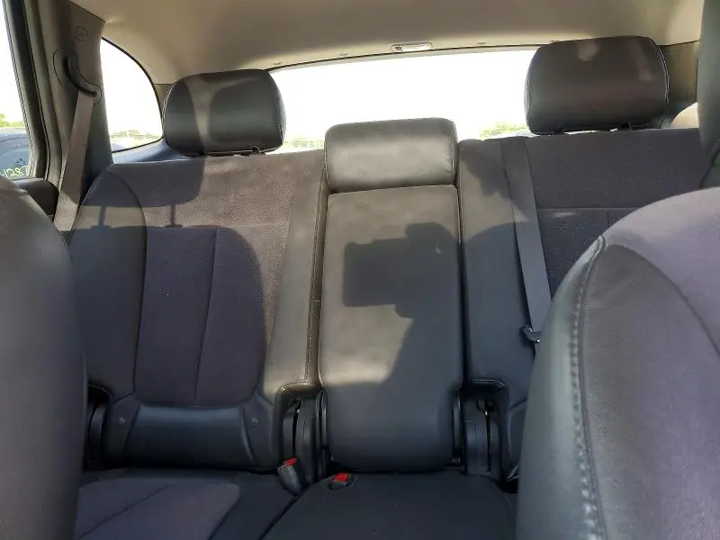 2011 HYUNDAI SANTA FE SE  