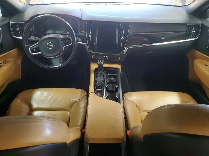 2018 VOLVO S90 T6 MOMENTUM  