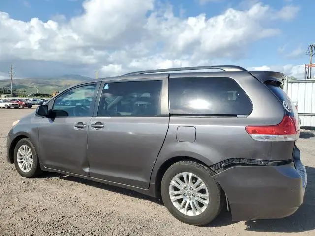 2012 TOYOTA SIENNA XLE  