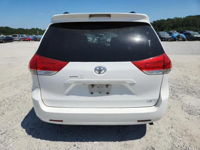 2014 TOYOTA SIENNA LE  