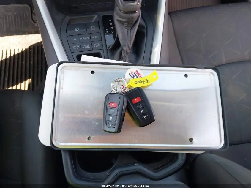 2021 TOYOTA RAV4 XLE