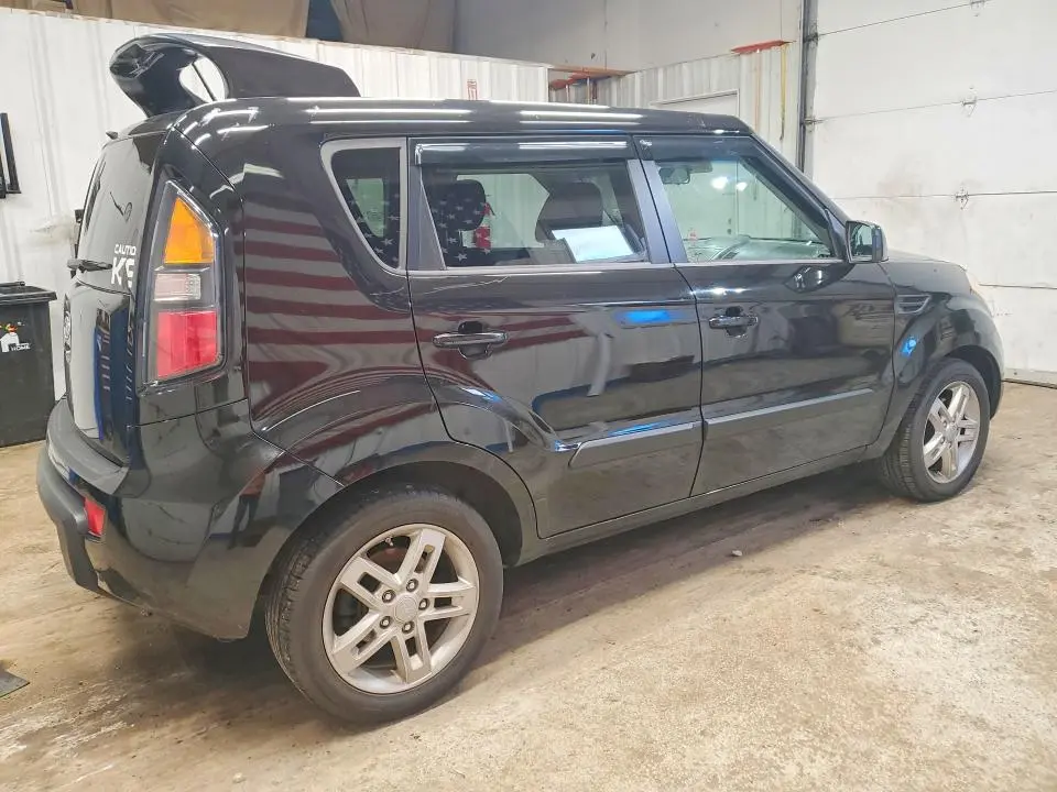 2011 KIA SOUL +  
