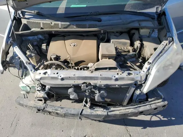 2017 TOYOTA SIENNA LE  