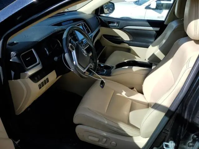 2019 TOYOTA HIGHLANDER SE  