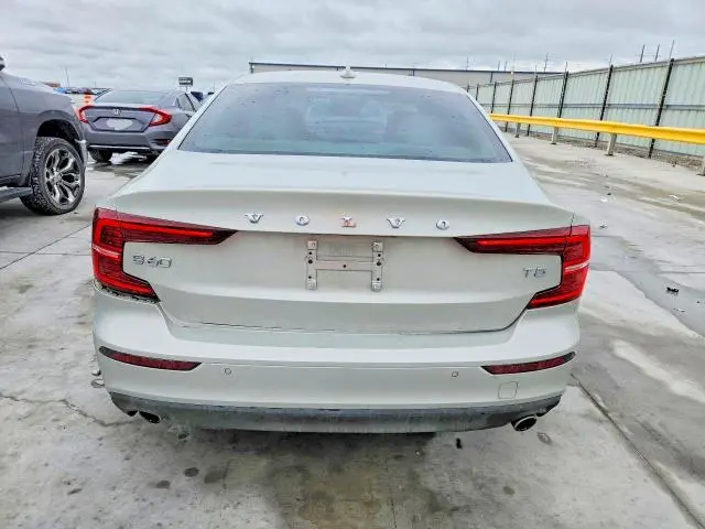 2020 VOLVO S60 T5 MOMENTUM  