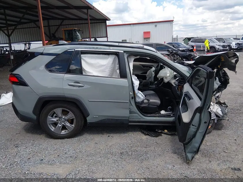 2022 TOYOTA RAV4 HYBRID XLE