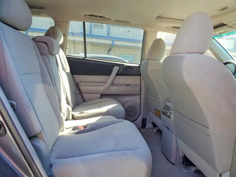 2010 TOYOTA HIGHLANDER BASE  