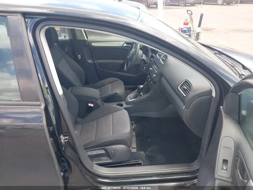 2012 VOLKSWAGEN GOLF 2.5L 4-DOOR