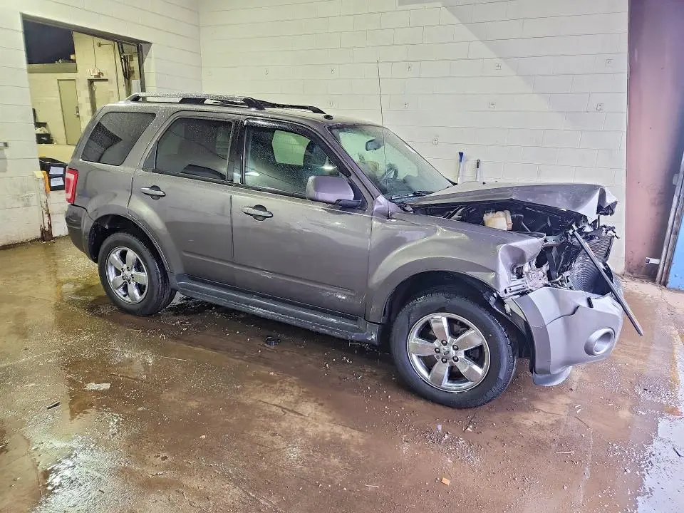 2011 FORD ESCAPE LIMITED  