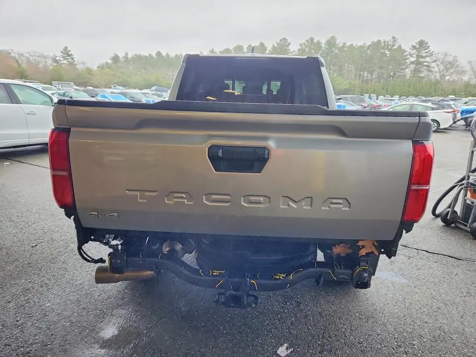 2024 TOYOTA TACOMA SR5  