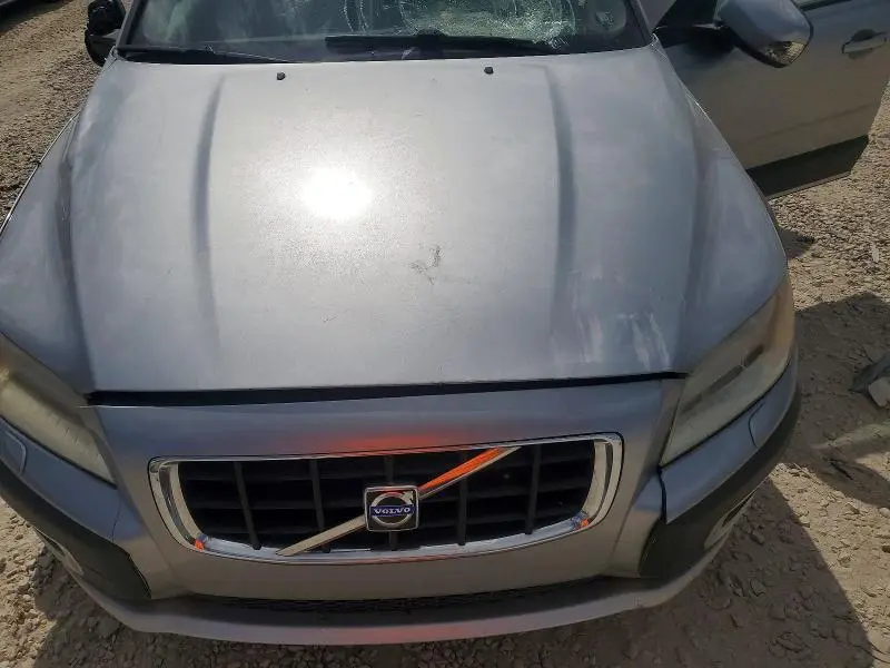 2011 VOLVO XC70 3.2  
