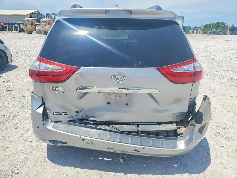 2017 TOYOTA SIENNA LIMITED PREMIUM 7-PASSENGER  