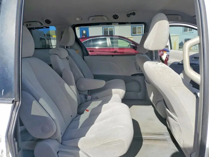 2011 TOYOTA SIENNA LE  