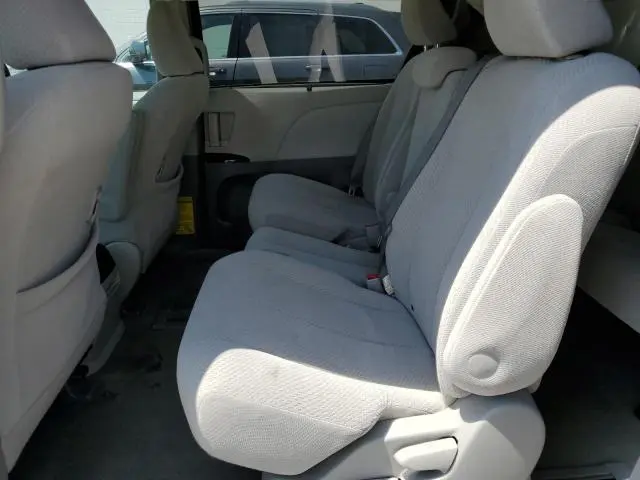 2012 TOYOTA SIENNA LE  