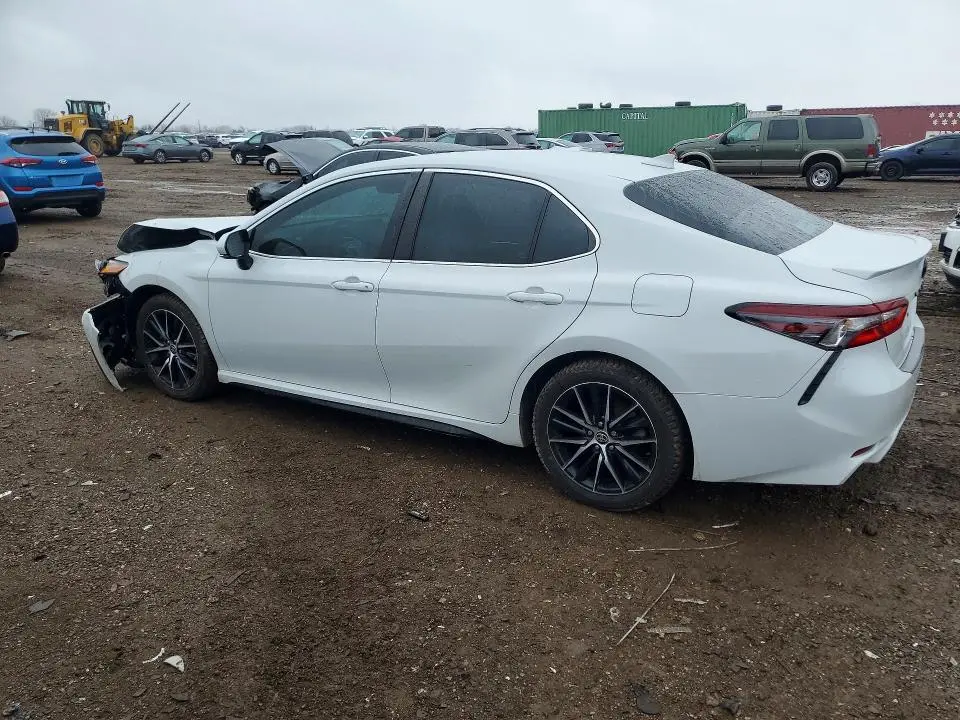 2022 TOYOTA CAMRY SE  
