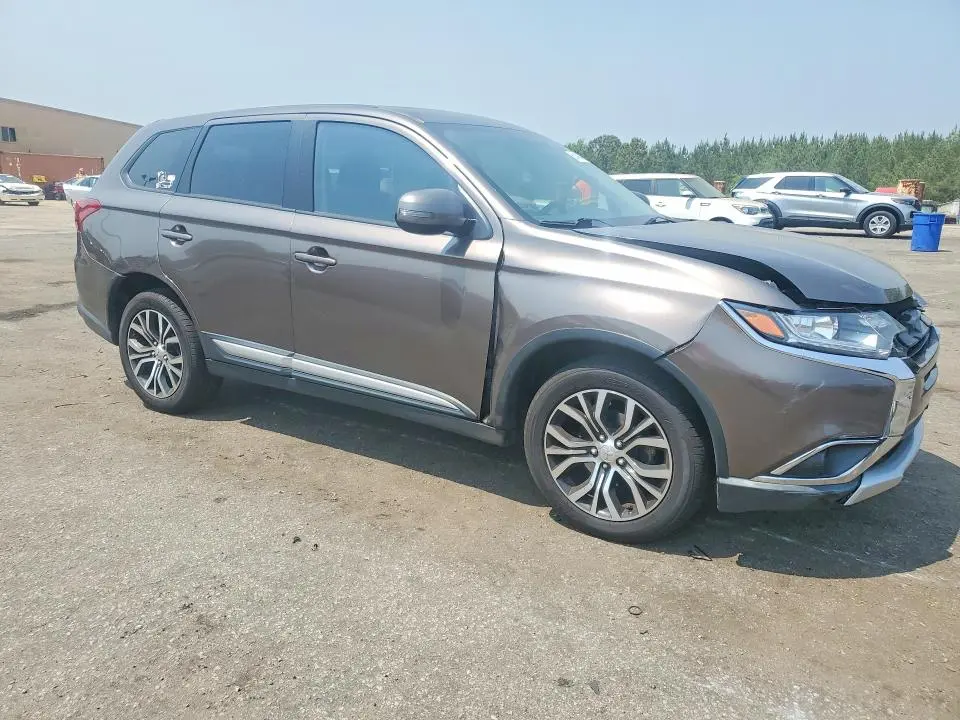 2017 MITSUBISHI OUTLANDER SE  