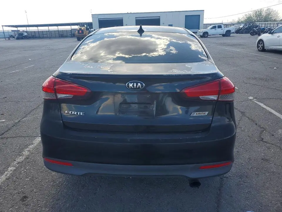 2017 KIA FORTE LX  