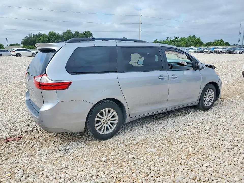 2015 TOYOTA SIENNA XLE 8-PASSENGER  