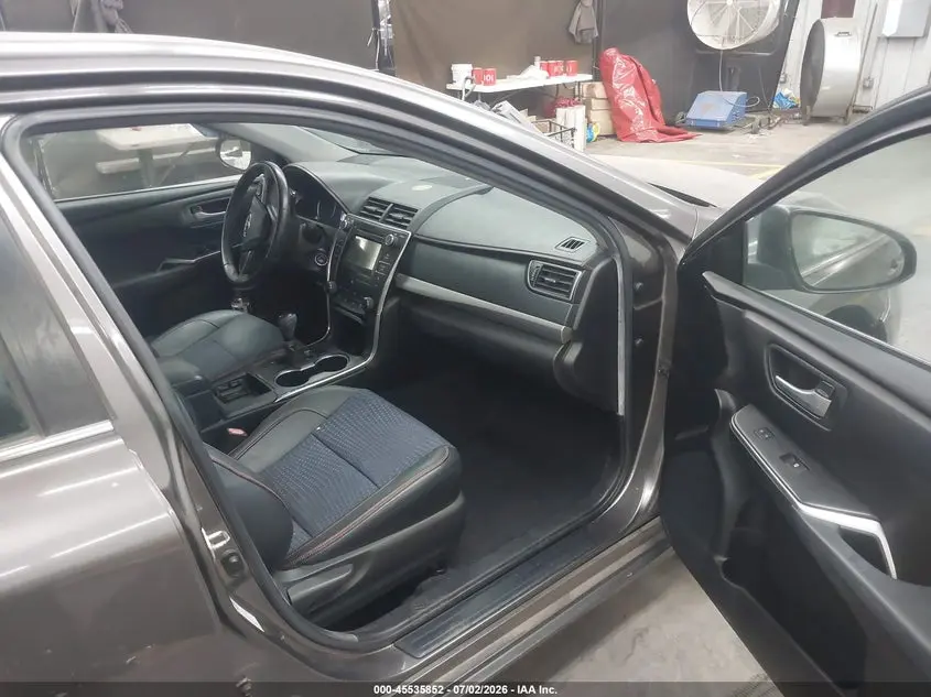 2015 TOYOTA CAMRY SE