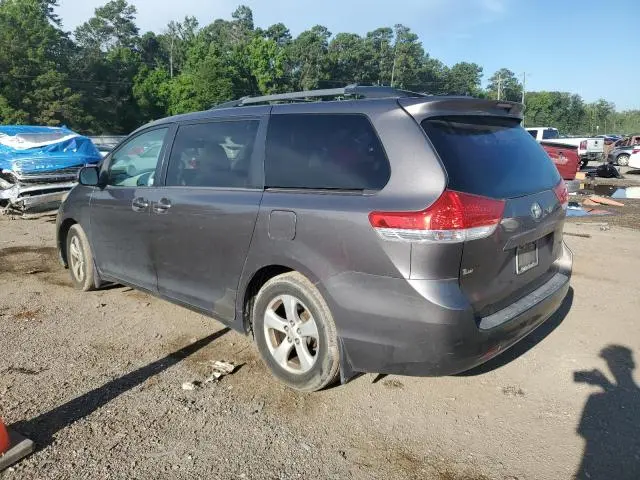 2013 TOYOTA SIENNA LE  